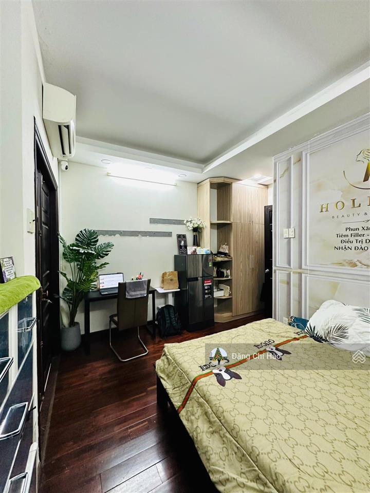 Phân khúc 9 tỷ sở hữu ngay nhà 5 tầng tại khu sân bay  xe hơi đậu trước nhà
