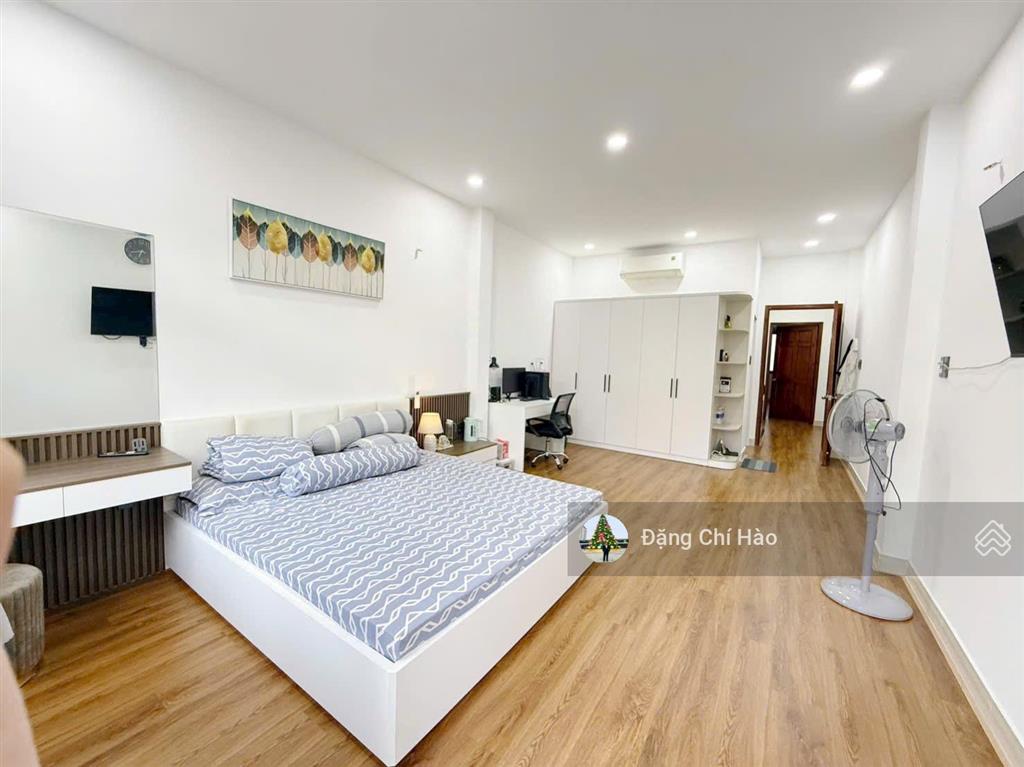 Nhà mới 4 tầng mặt tiền bàu cát  diện tích đẹp 4 x 18m, nhà mới ở liền.