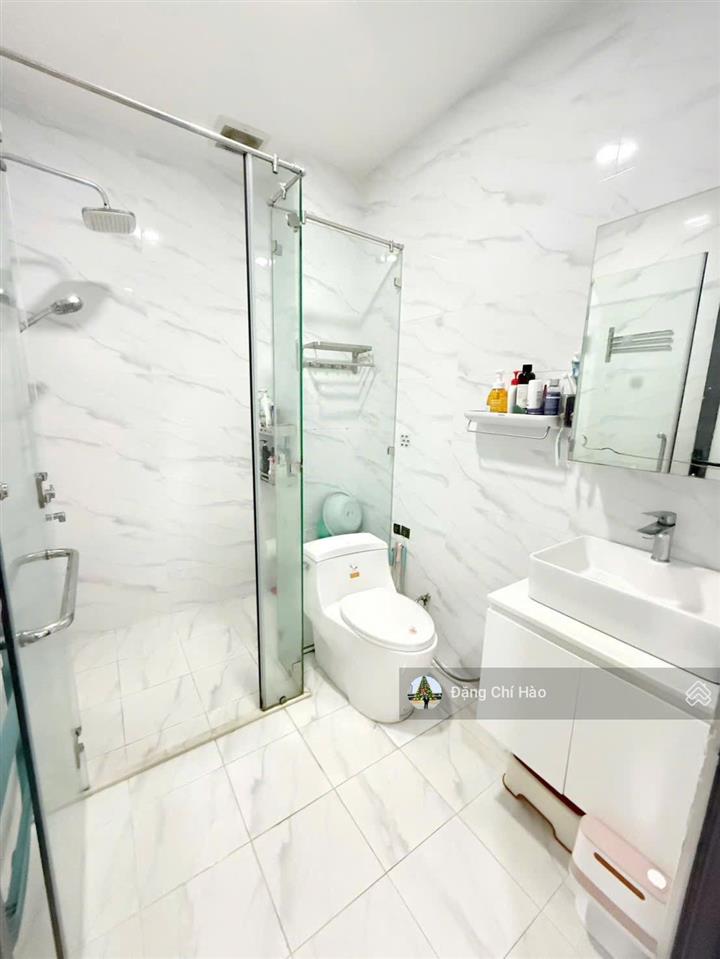 Nhà mới 4 tầng mặt tiền bàu cát  diện tích đẹp 4 x 18m, nhà mới ở liền.