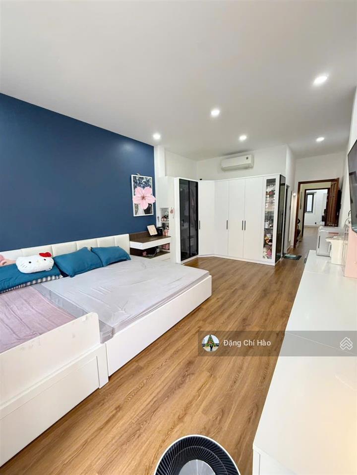 Nhà mới 4 tầng mặt tiền bàu cát  diện tích đẹp 4 x 18m, nhà mới ở liền.