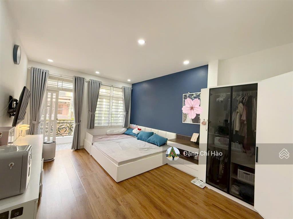 Nhà mới 4 tầng mặt tiền bàu cát  diện tích đẹp 4 x 18m, nhà mới ở liền.