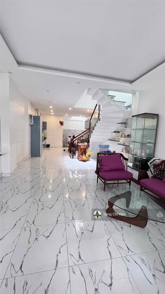 Nhà mới 3 tầng diện tích lớn 4.5 x 16m, khu trung tâm đường hoàng văn thụ