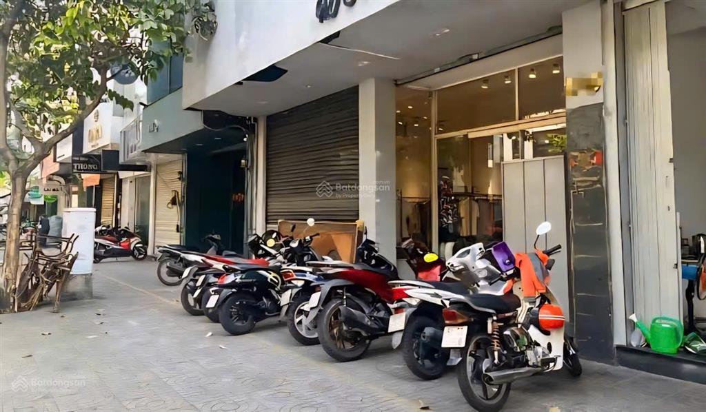Cần cho thuê nhà mt 947b đường cách mạng tháng 8 p.7 q. tân bình gần khúc phạm văn hai