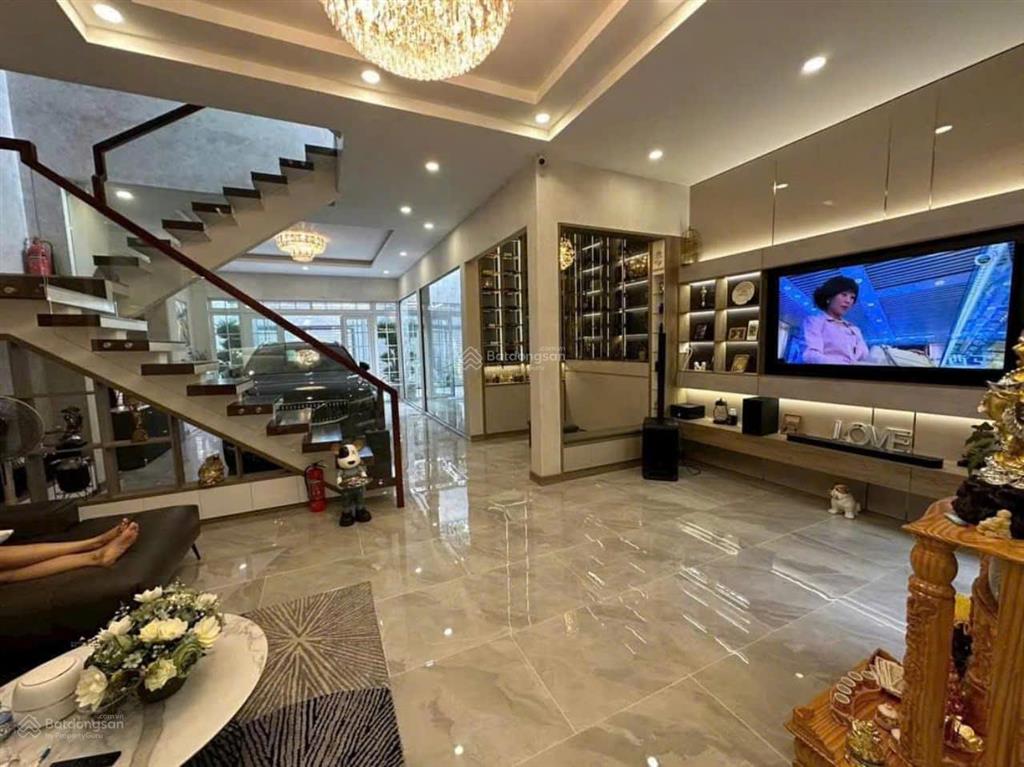 Chính chủ cần cho thuê villa mt đường nguyễn minh hoàng p.12 q. tân bình ngay khu k300