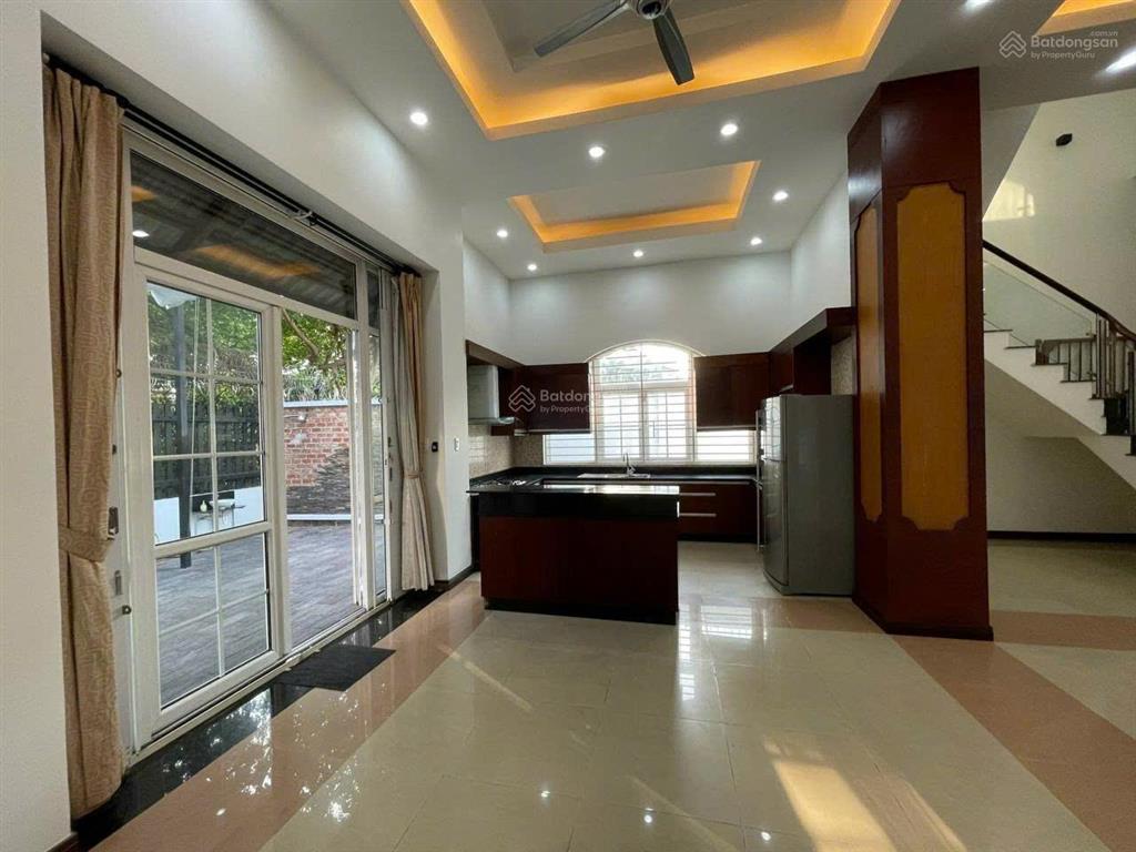 Cần cho thuê biệt thự hxt 351/6a lê đại hành p. 13 quận 11