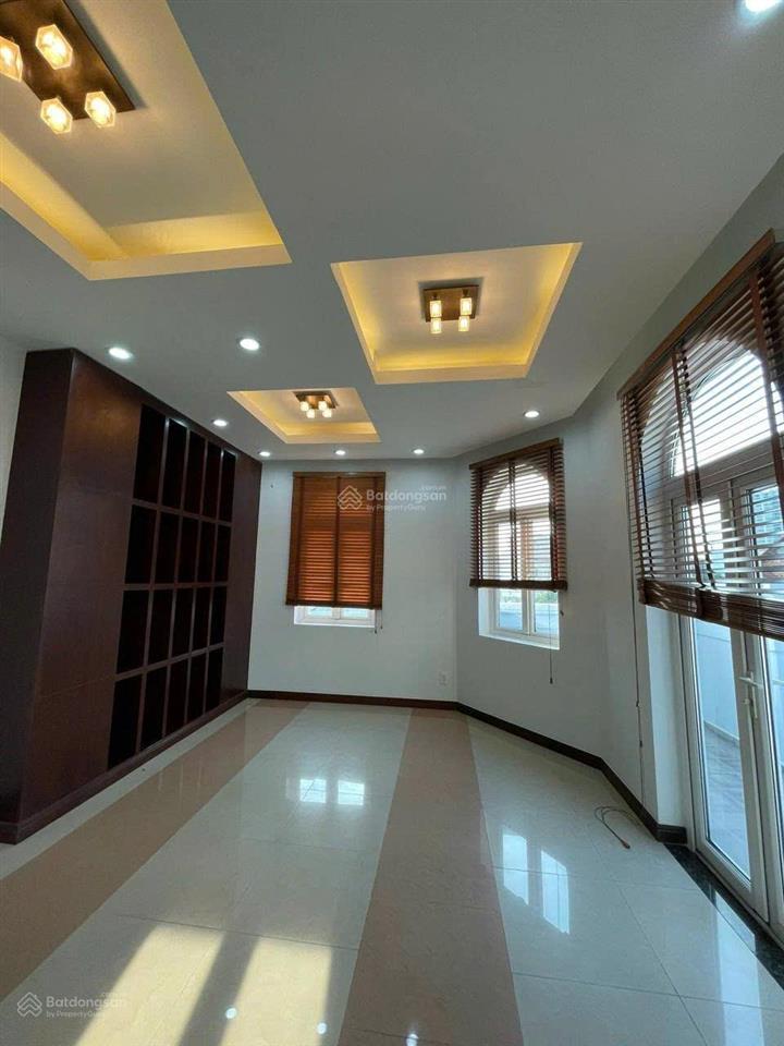 Cần cho thuê biệt thự hxt 351/6a lê đại hành p. 13 quận 11