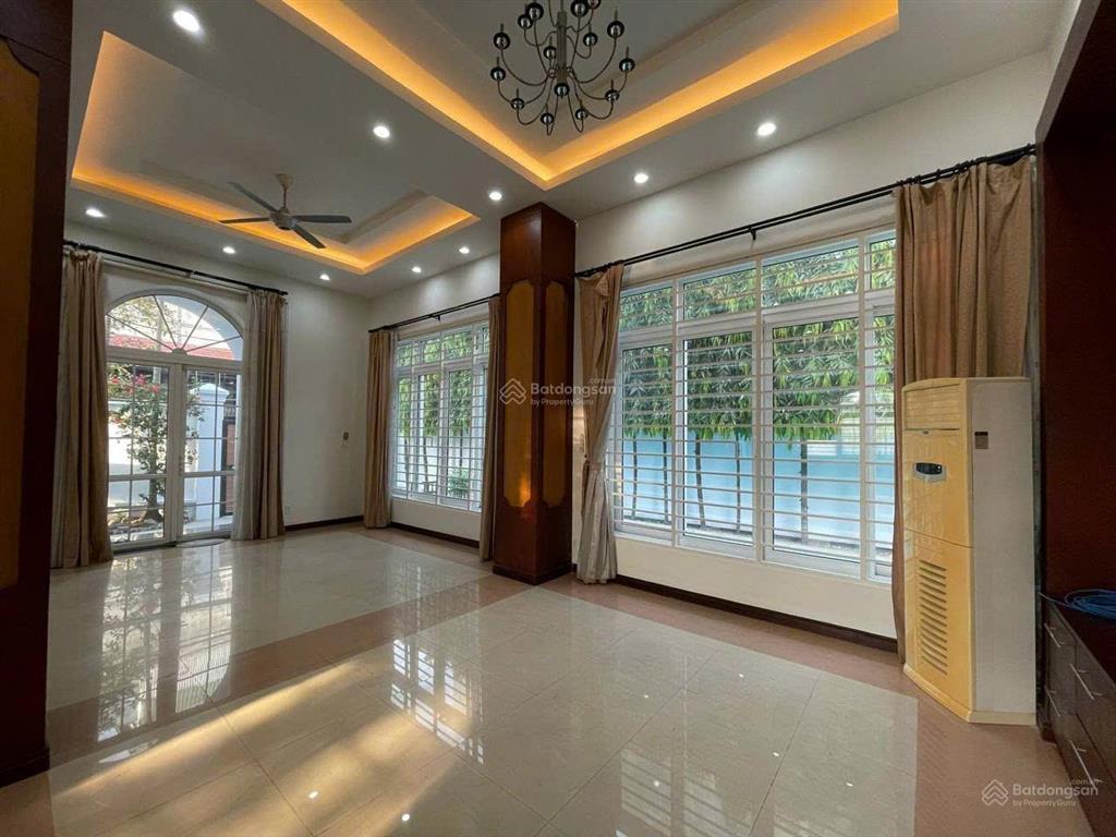 Cần cho thuê biệt thự hxt 351/6a lê đại hành p. 13 quận 11