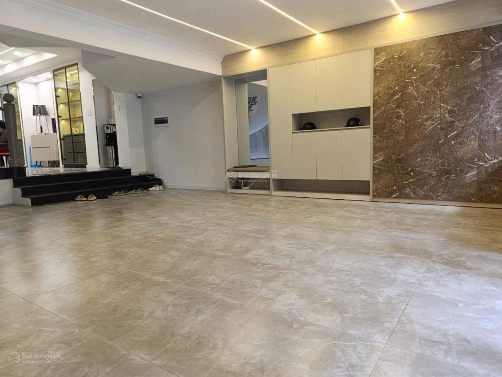 Cần cho thuê villa hxt 766/2a lạc long quân p.9 q.tân bình gần khúc trần văn quang