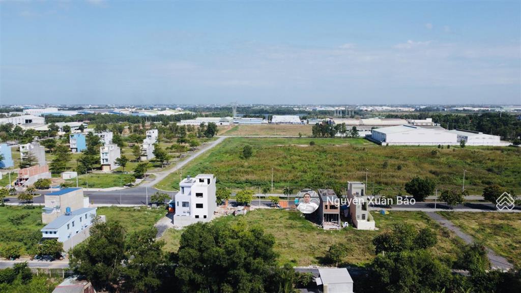 Chính chủ gửi lô đất mặt tiền đường nhựa 30m (bồn hoa ở giữa) khu tái định cư an hạ, giá 2tỷ5 tl