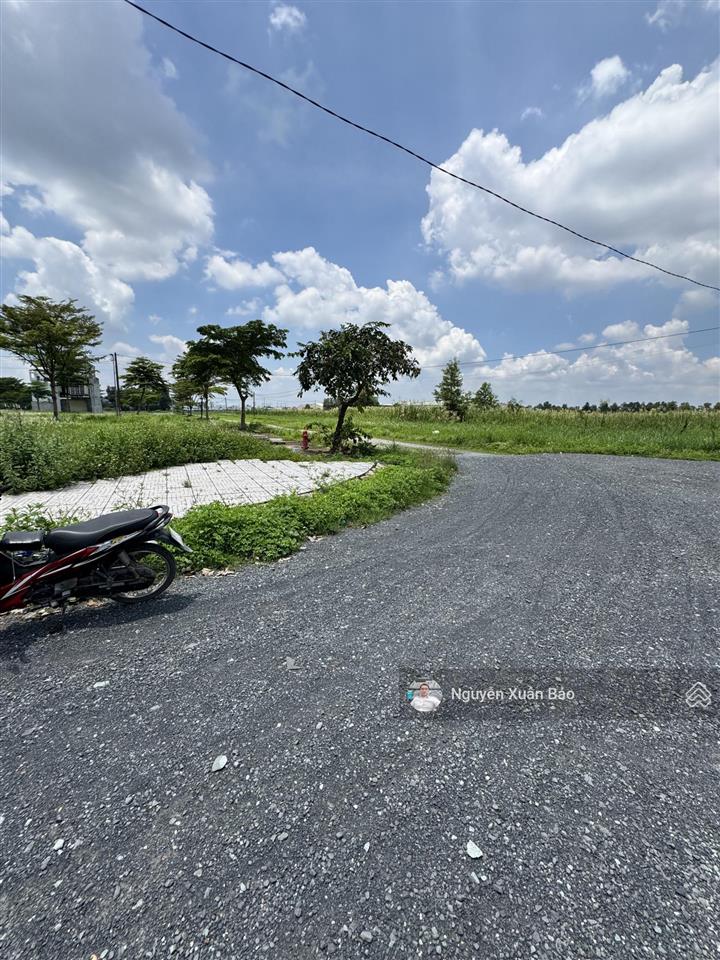 Chính chủ gửi bán 100m2 mặt tiền đường 30m trục chính, khu tái định cư an hạ giá 2tỷ75.  0909805