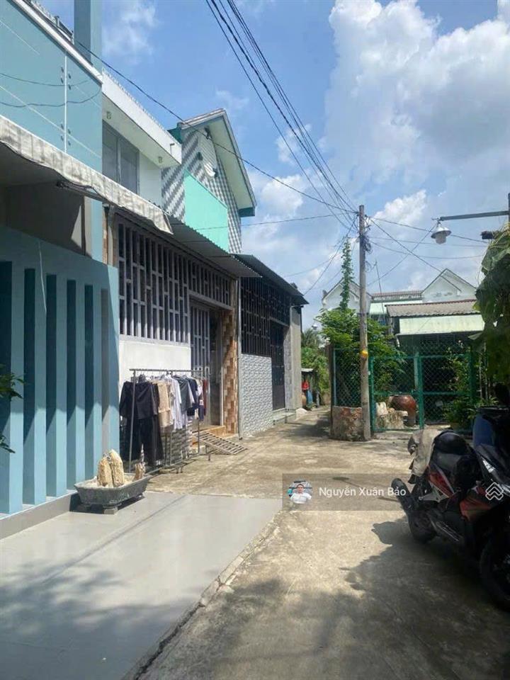 Chính chủ gửi bán nhà 1 trệt 1 lầu, xã tân quý tây, hẻm xe hơi, gần vòng xoay nvl, giá 3,4 tỷ tl