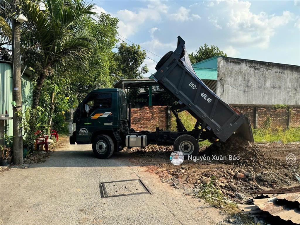 Cần bán nền thổ cư 260m² có 140m² thổ hxh, hương lộ 11, giá 2 tỷ 7.  0909 805 ***