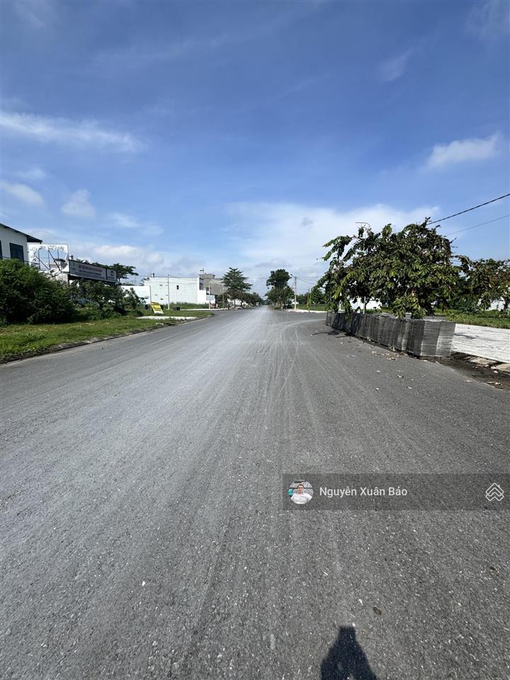 Chính chủ gửi bán 100m2 mặt tiền trục chính khu tái định cư an hạ, gần cổng khu dân cư, giá 2,8 tỷ