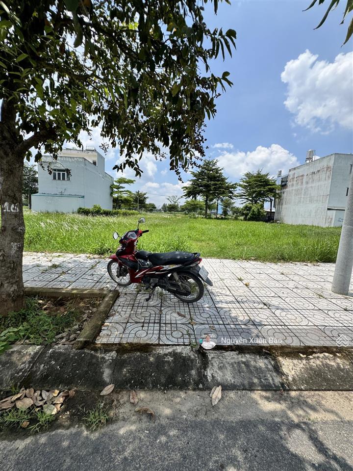 Chính chủ gửi lô đất mặt tiền đường nhựa 30m (bồn hoa ở giữa) khu tái định cư an hạ, giá 2tỷ5 tl