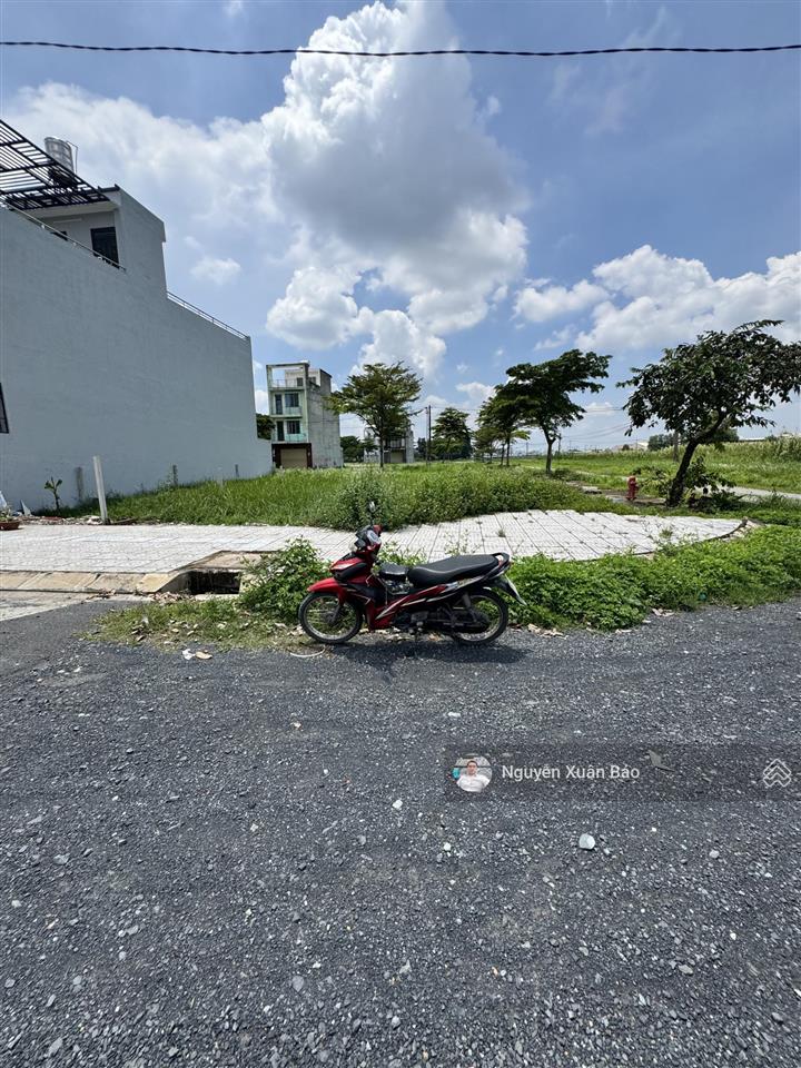 Chính chủ gửi lô đất mặt tiền đường nhựa 30m (bồn hoa ở giữa) khu tái định cư an hạ, giá 2tỷ5 tl