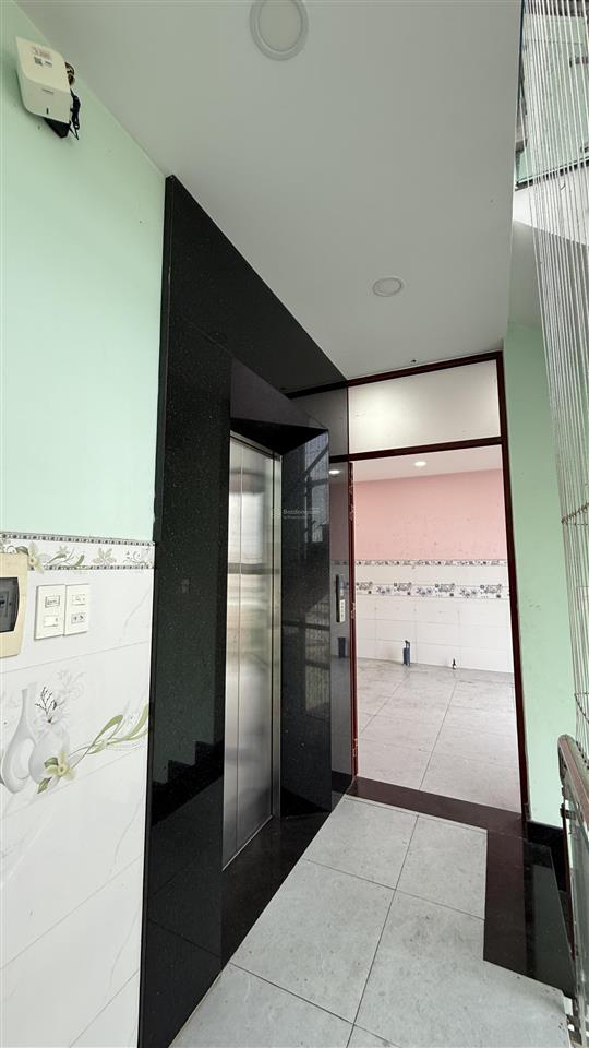 Bán nhà hẻm 574 đường sinco, 225m2 (6.4 x 36m) 6 tầng thang máy, 13 phòng, thiện chí bán