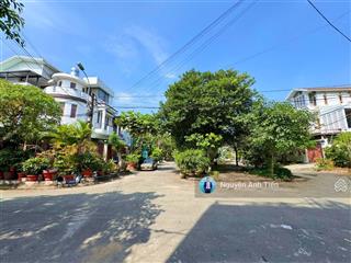 Lô góc 2 mặt tiền 10x24m  đối diện công viên  ngay khu bờ sông gigamall phạm văn đồng