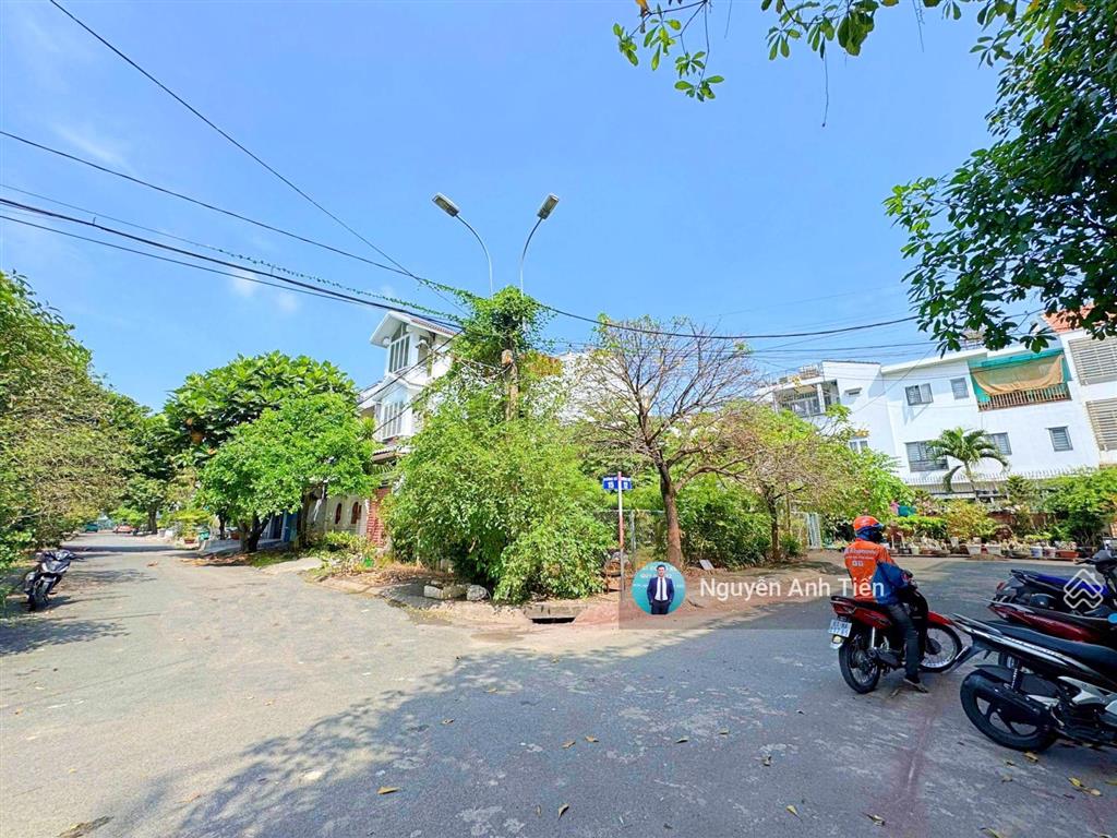 Lô góc 2 mặt tiền 10x24m  đối diện công viên  ngay khu bờ sông gigamall phạm văn đồng