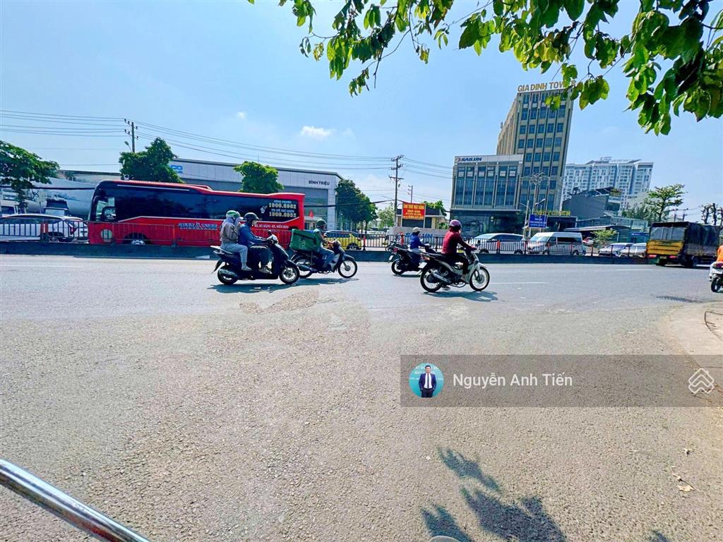 Đất thổ cư nở hậu 8m  xây dựng tự do  sát vạn phúc city  đường nhựa tới đất