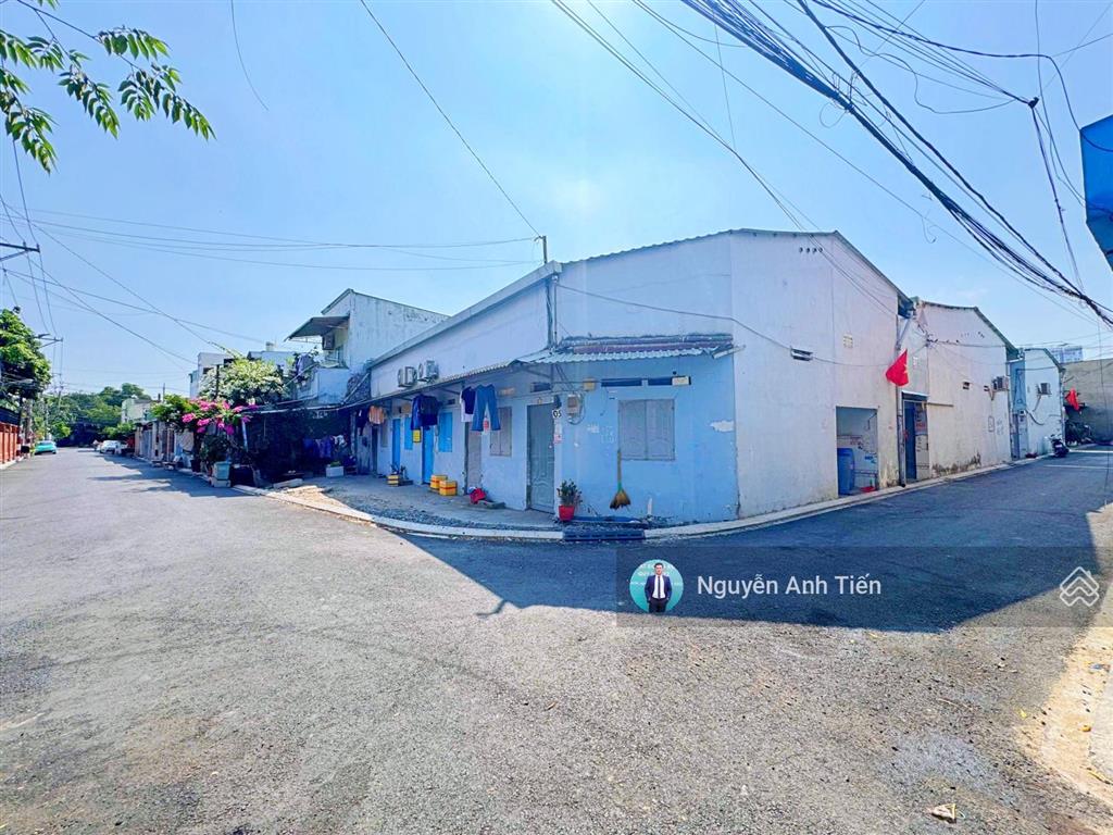 Đất thổ cư nở hậu 8m  xây dựng tự do  sát vạn phúc city  đường nhựa tới đất