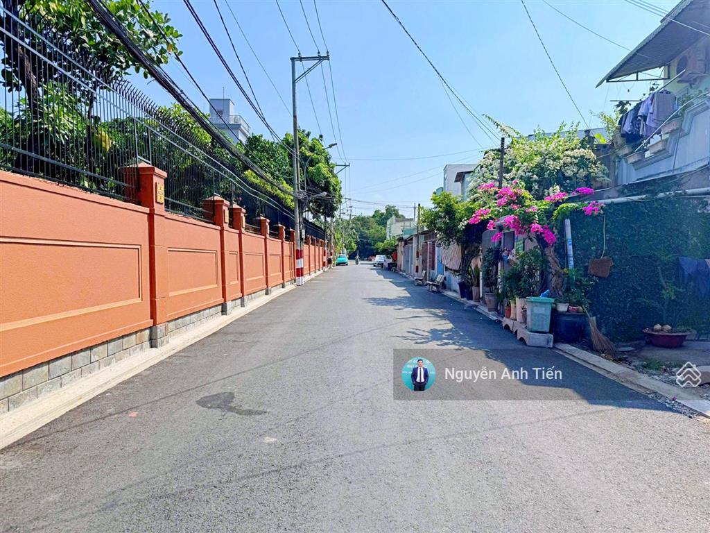 Đất thổ cư nở hậu 8m  xây dựng tự do  sát vạn phúc city  đường nhựa tới đất
