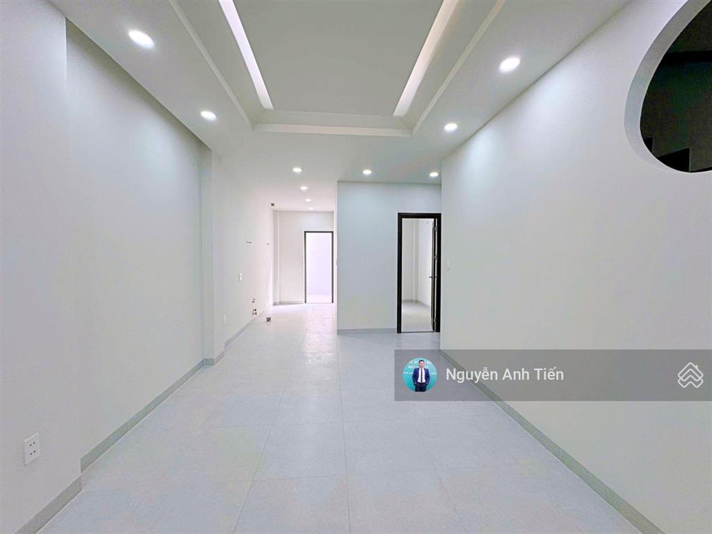 Nhà 3 tầng mới xây  ngay quốc lộ 13, p. hiệp bình  sát bên chợ và trường học