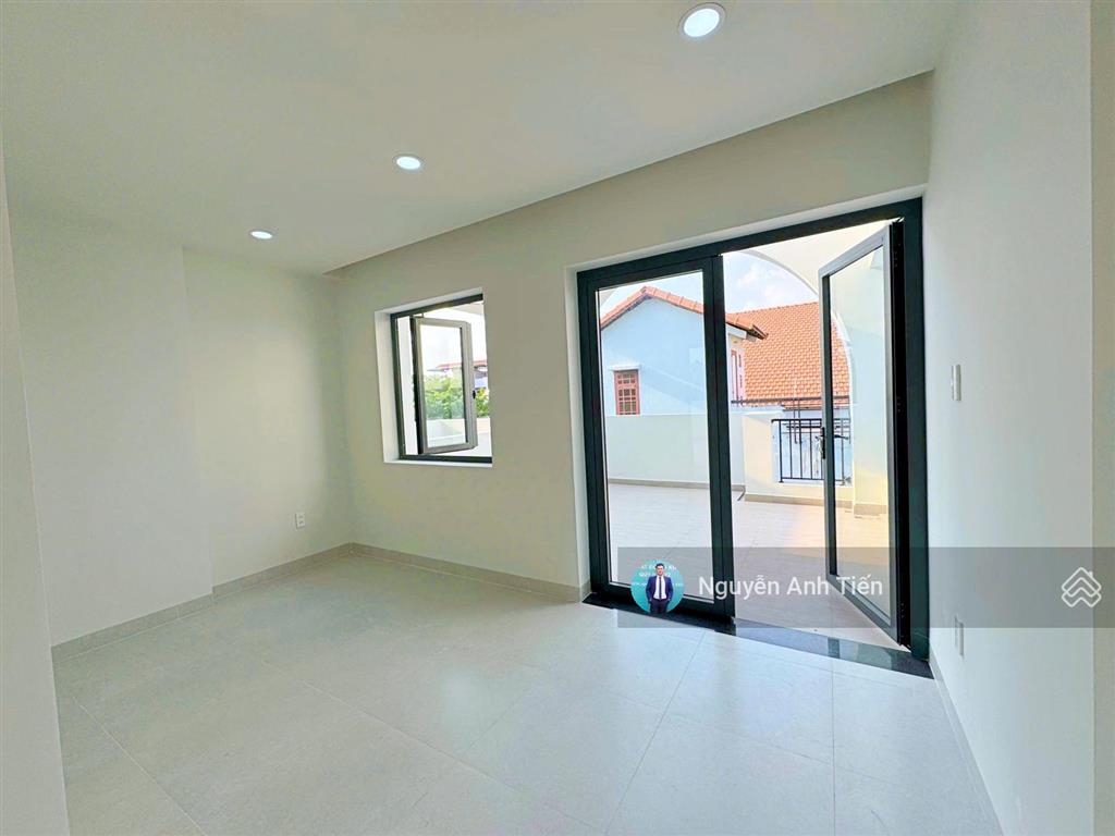 Nhà 3 tầng mới xây  ngay quốc lộ 13, p. hiệp bình  sát bên chợ và trường học