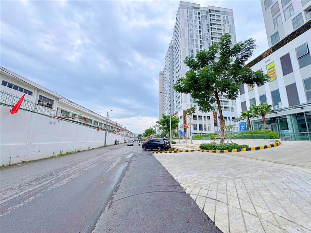 Ngay quốc lộ 13 mà 5,6 tỷ có đúng lô này! dt 4,5x16m  xây tự do cao tầng. phù hợp mọi nhu cầu