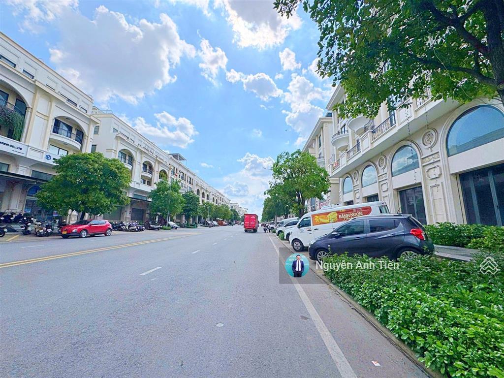 Nhà 5 tầng xây mới phong thủy tốt  sát bên vạn phúc city  ở hoặc đầu tư chdv đều ngon