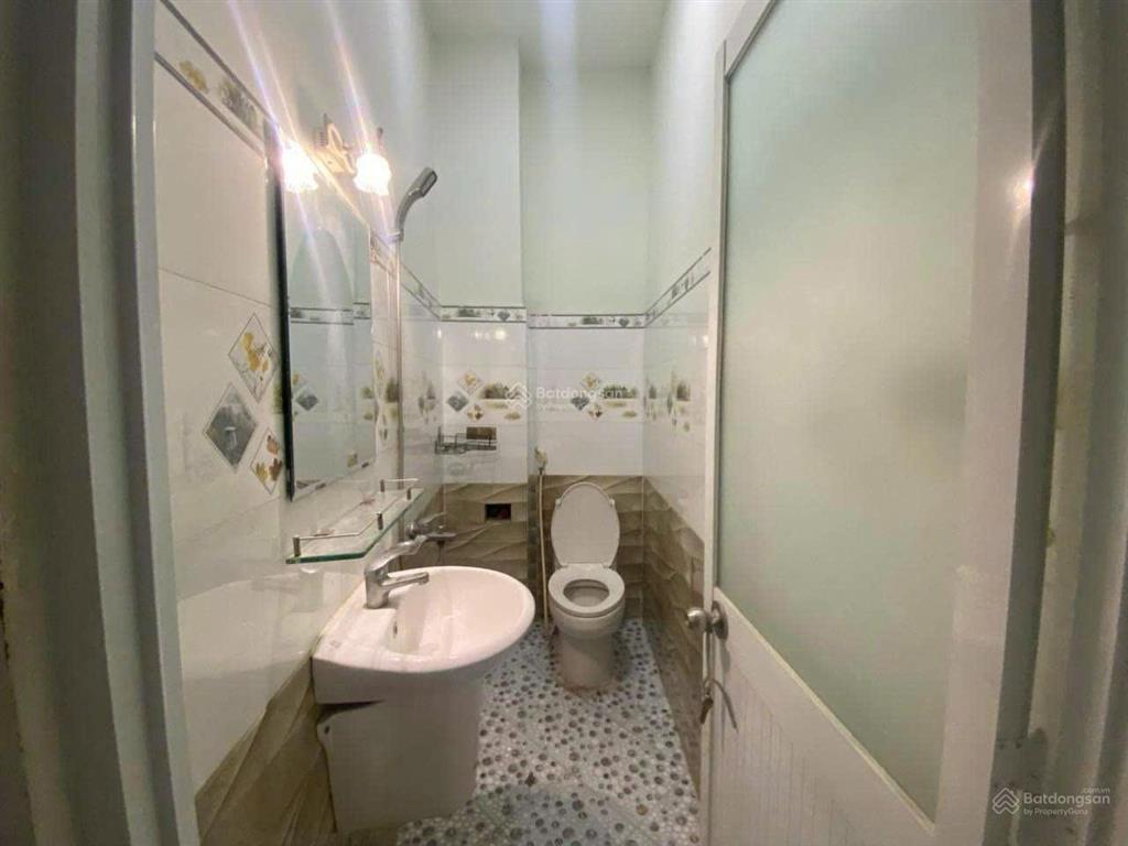 Trống phòng trệt đối diện đh luật cs2 & ngay gigamall