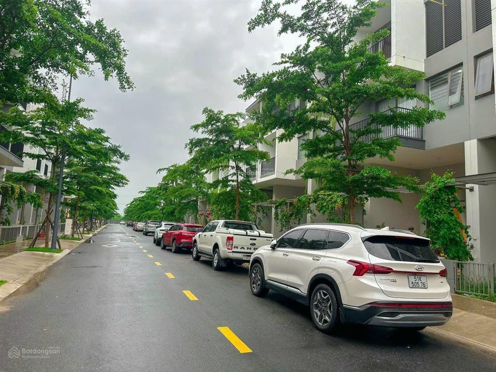 Bán gấp biệt thự cao cấp full nội thất tp mới bình dương