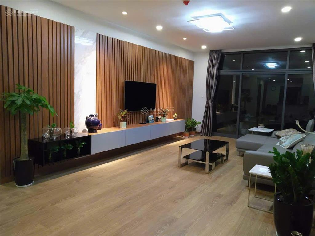 Chủ nhà gửi bán căn hộ chung cư cao cấp discovery 302 cầu giấy, có slot xe.  0906 241 ***