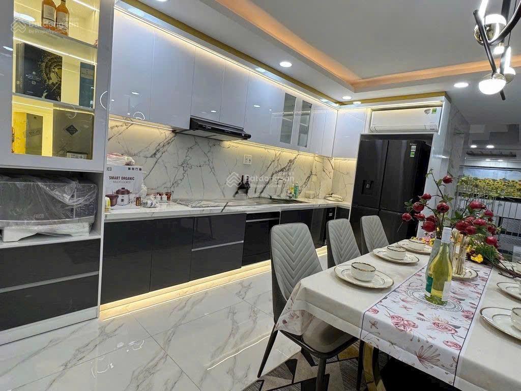 Hẻm vip 6m thông độc lậptân sơn nhìnhà mới đúc 3.5 tấm 4pnsân thượng