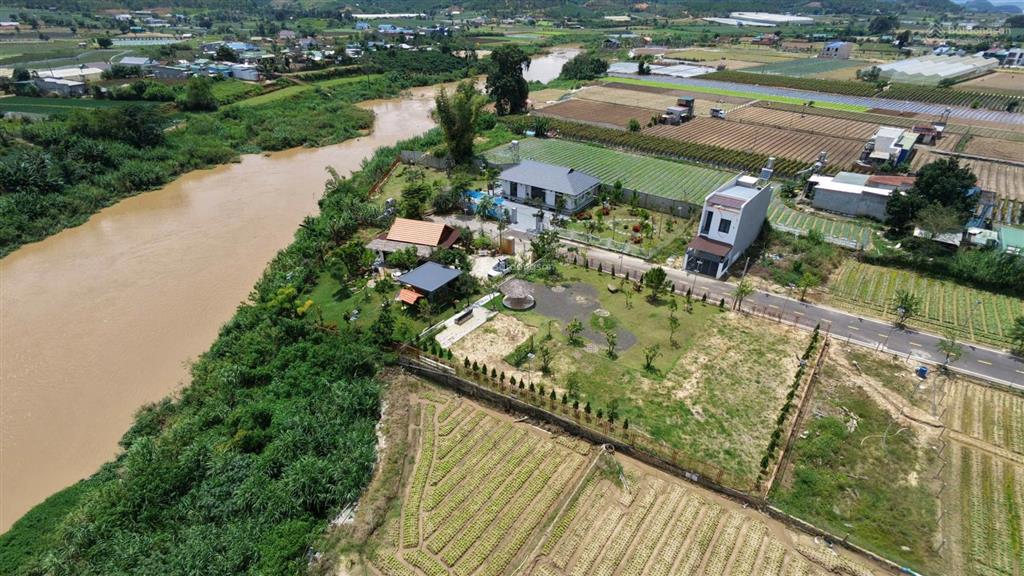 Nhà vườn ven đà lạt 40m mặt tiền view trực diện sông đa nhim