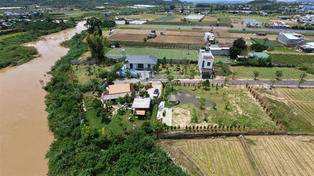 Nhà vườn ven đà lạt 40m mặt tiền view trực diện sông đa nhim