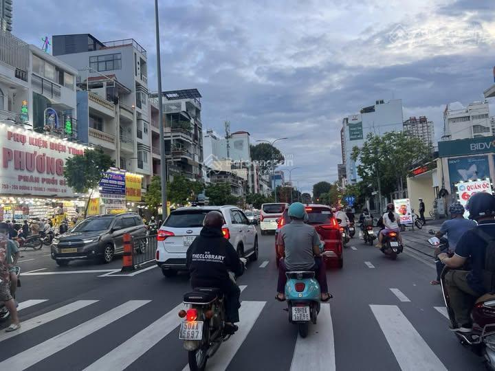 8,9 tỷ  chốt ngay mặt tiền kinh doanh gần khu tô hiệu sầm uất (4,8x13,5m  64m2)  nhà cấp 4