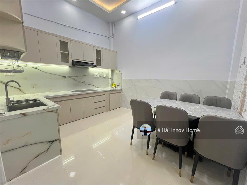 10,8 tỷ  sát lữ gia (4x14m, 4 tầng  nhà mới ở liền)  đường 7m, xe hơi vào nhà  giá tốt