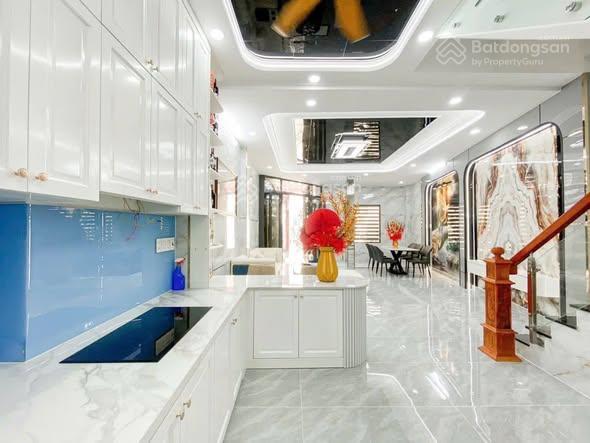 8,6 tỷ  nhà đẹp như biệt thự ngay đầm sen  full nội thất (6x11m, 5 tầng)  xe hơi quay đầu