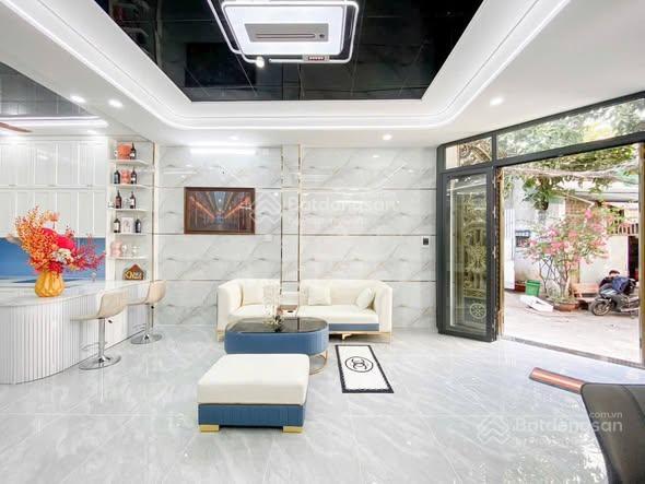 8,6 tỷ  nhà đẹp như biệt thự ngay đầm sen  full nội thất (6x11m, 5 tầng)  xe hơi quay đầu