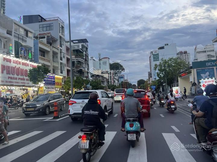 9,98 tỷ mặt tiền trục chính lạc long quân gần chợ bình thới  nhà mới ở liền