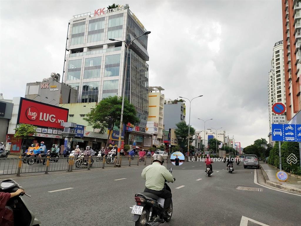 13,8 tỷ  (8x13m, 3 tầng) lê đại hành  hiếm có nhà bán  trước nhà có sân lớn đậu được 5 xe hơi