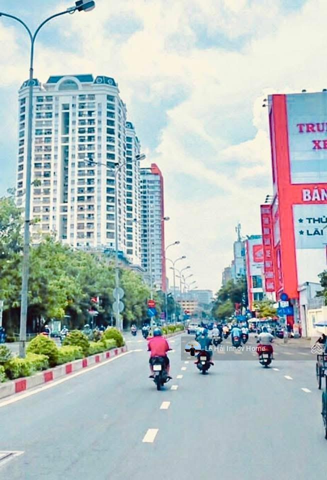 12,8 tỷ  mặt tiền ngang lớn hiếm có ngay lê đại hành giáp 3/2 quận 10  (6,5x13m) 3 tầng