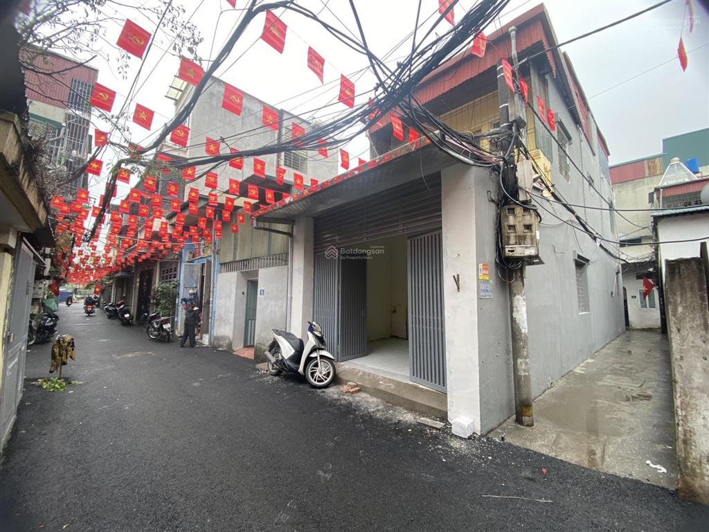 Cần tiền bán đất tặng nhà 2.5 tầng, 89m2, ngõ 239 bùi xương trạch thông ra đường 2.5, lô 3 mặt tiền