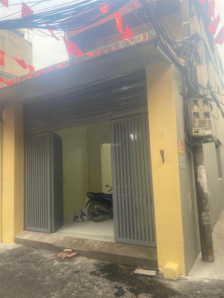 Cần tiền bán đất tặng nhà 2.5 tầng, 89m2, ngõ 239 bùi xương trạch thông ra đường 2.5, lô 3 mặt tiền
