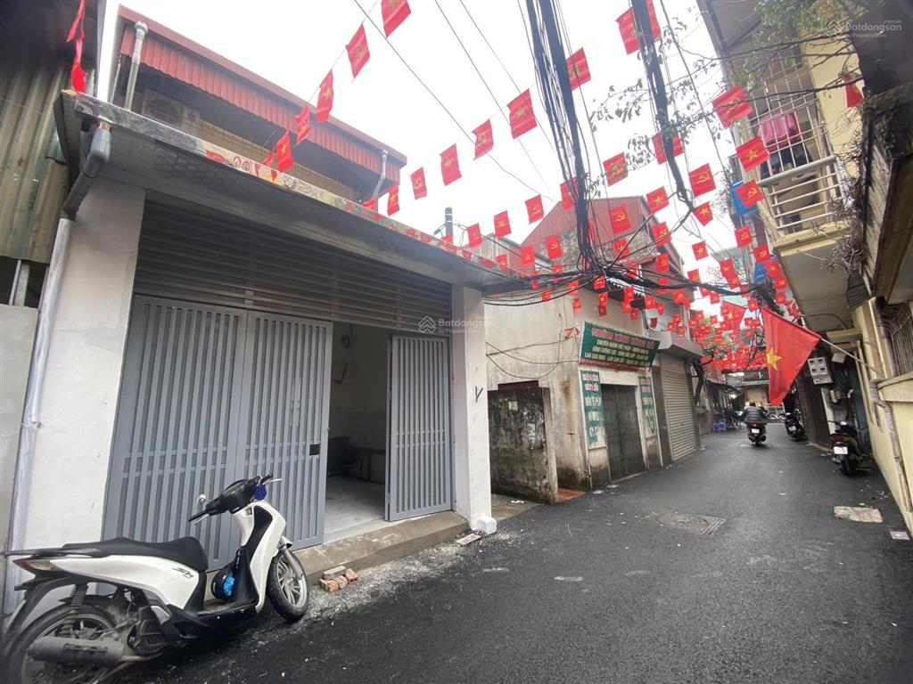 Cần tiền bán đất tặng nhà 2.5 tầng, 89m2, ngõ 239 bùi xương trạch thông ra đường 2.5, lô 3 mặt tiền