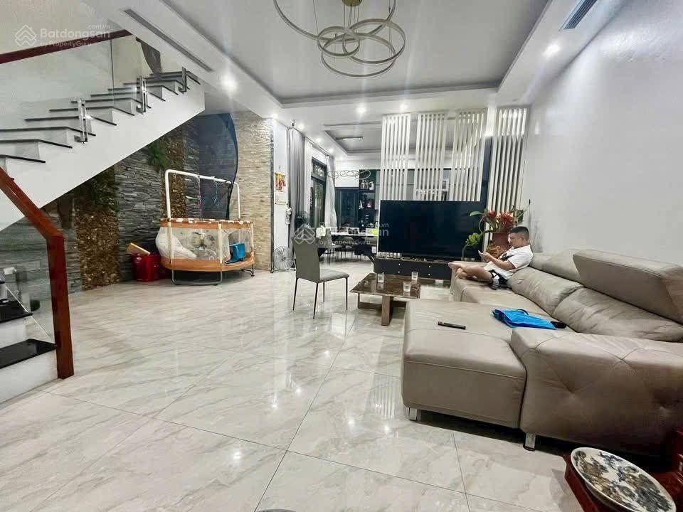 Bán gấp nhà đẹp yên nghĩa dân xây, 91m2, mặt tiền 6m, gần chợ, vành đai 4, giá chỉ 10,9 tỷ
