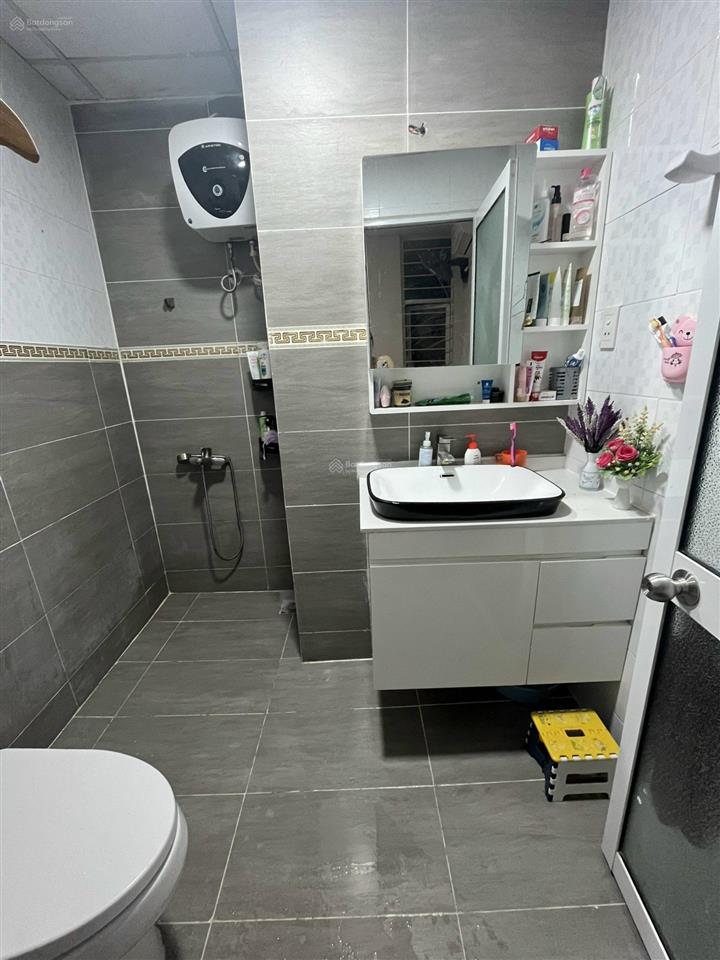 Cần bán căn 2pn 60 m2,giảm giá 2.7 tỷ tầng trung, cc e home 2, ban công rộng