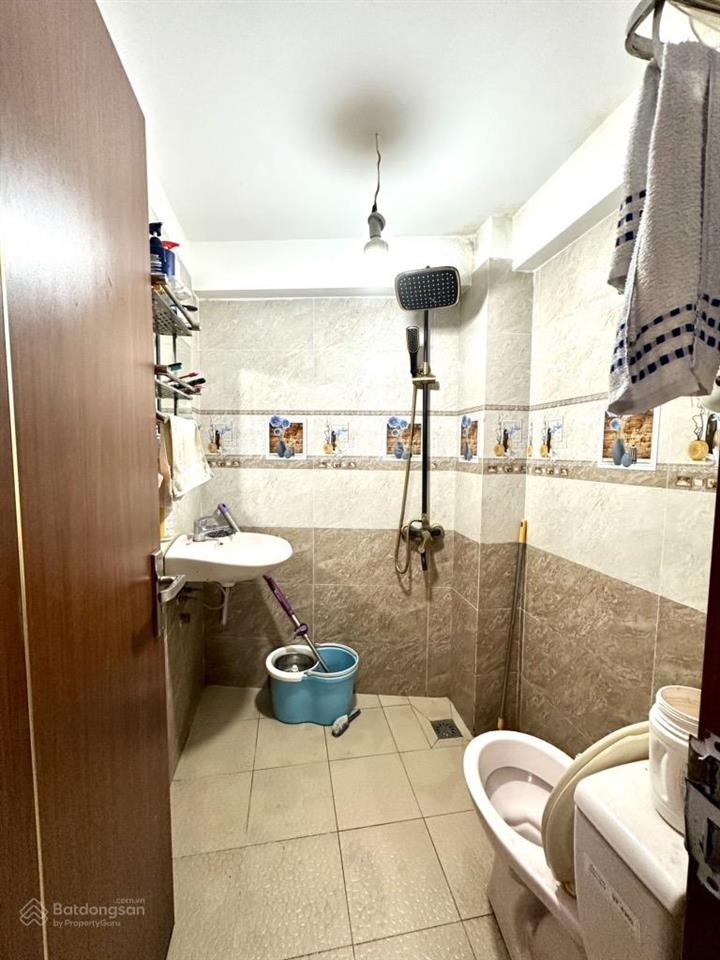 Bán nhà đường phạm văn bạch,tân bình, dt 4,2 x 15m, 2 tầng, 2pn, 2wc.