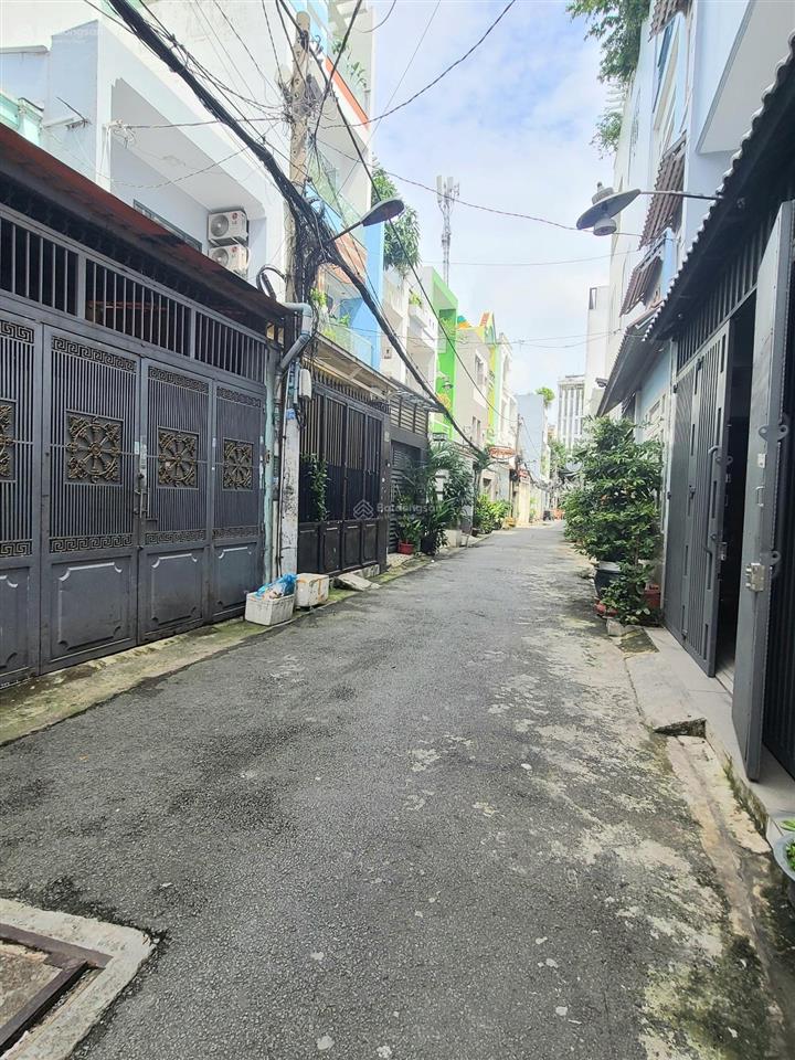 Bán nhà đường phạm văn bạch,tân bình, dt 4,2 x 15m, 2 tầng, 2pn, 2wc.