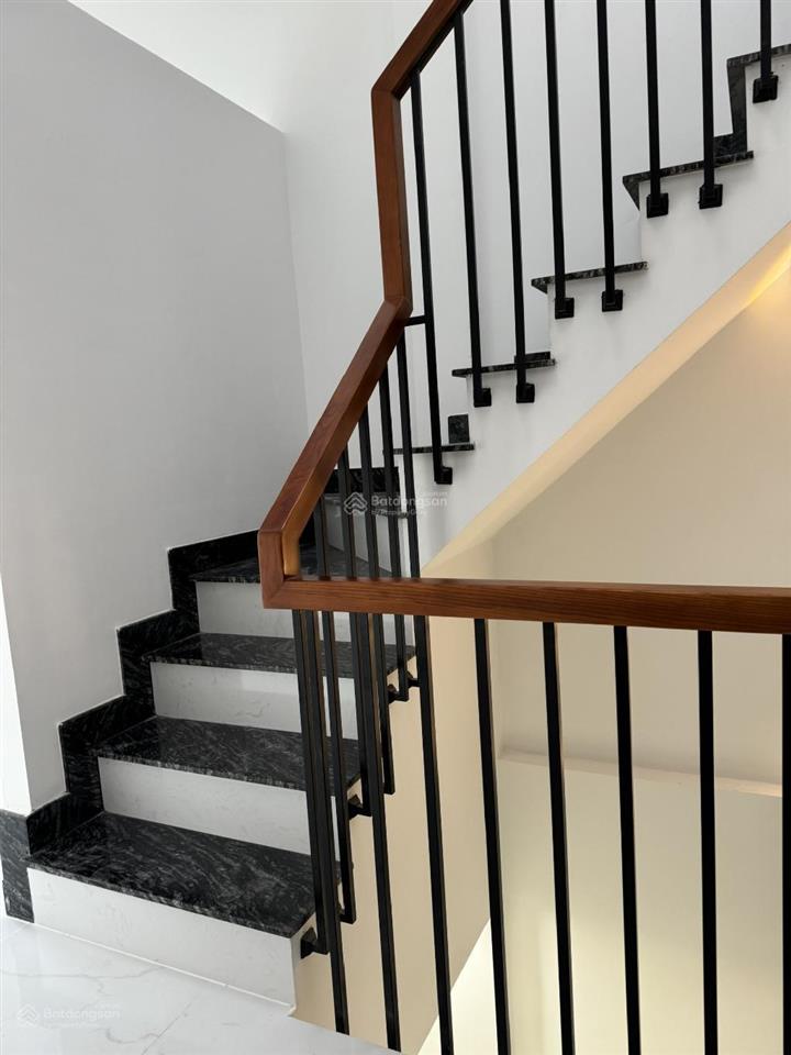 Bán nhà đường nguyễn hồng đào, tân bình, dt 5,5x11m, 3tầng, 3pn, 3wc